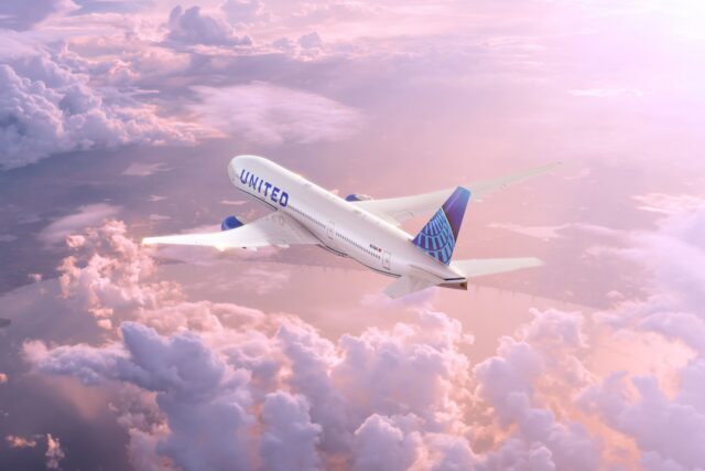 United Airlines Boeing 777